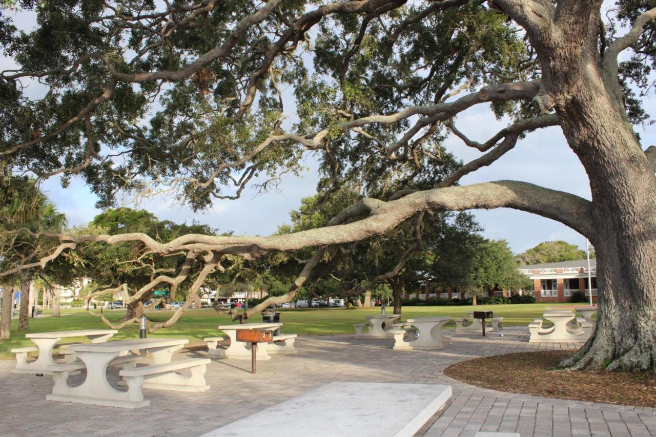 Ocean Inn & Suites St. Simons Island Exterior photo